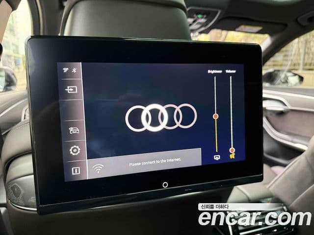 Audi A8 2023 — Фото 17/20