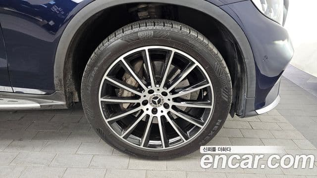 Mercedes-Benz GLC-Class 2019 — Photo 10/33