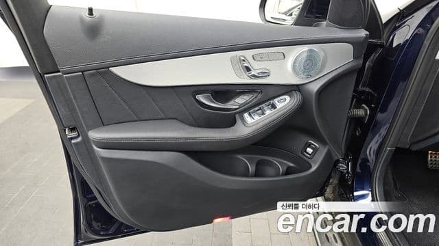 Mercedes-Benz GLC-Class 2019 — Photo 22/33
