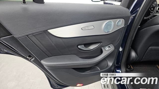 Mercedes-Benz GLC-Class 2019 — Photo 4/33