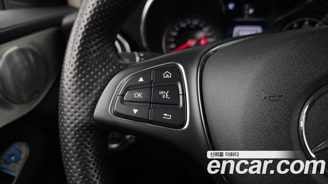 Mercedes-Benz GLC-Class 2019 — Photo 25/33