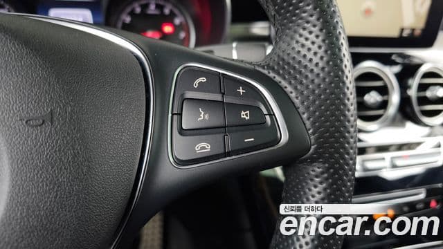 Mercedes-Benz GLC-Class 2019 — Photo 30/33