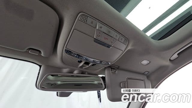 Mercedes-Benz GLC-Class 2019 — Photo 11/33