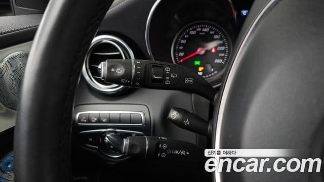 Mercedes-Benz GLC-Class 2019 — Photo 21/33