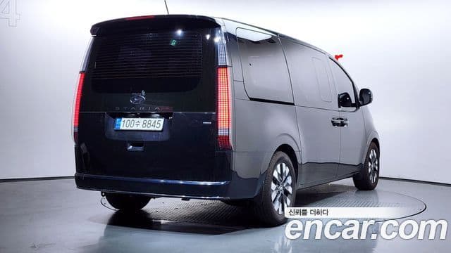 Hyundai Staria 2021 — ფოტო 1/20