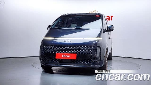 Hyundai Staria 2021 — ფოტო 2/20