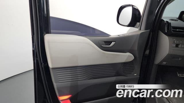 Hyundai Staria 2021 — Photo 20/33
