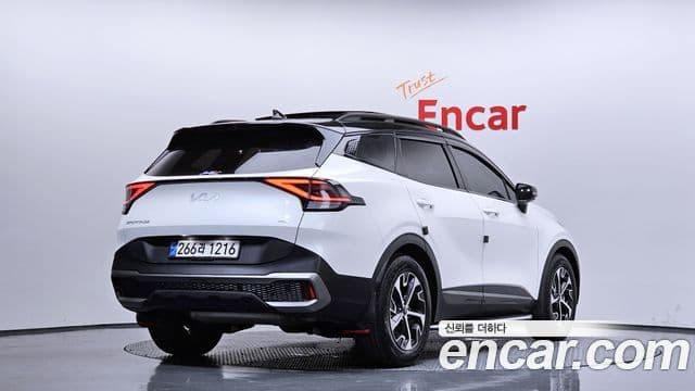 Kia Sportage 2022 — Фото 1/20