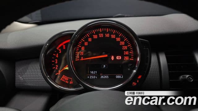 Mini Cooper D 2019 — Şəkil 8/30