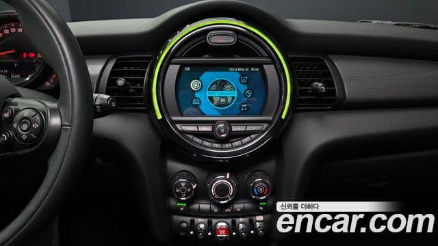 Mini Cooper D 2019 — Şəkil 16/30