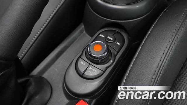 Mini Cooper D 2019 — Şəkil 27/30