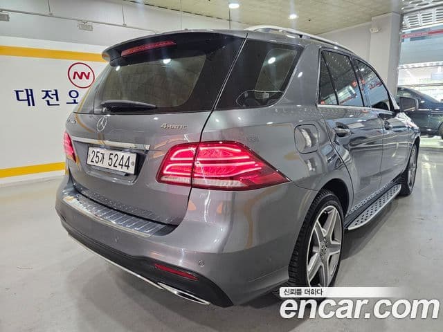 Mercedes-Benz GLE-Class 2018 — ფოტო 8/20