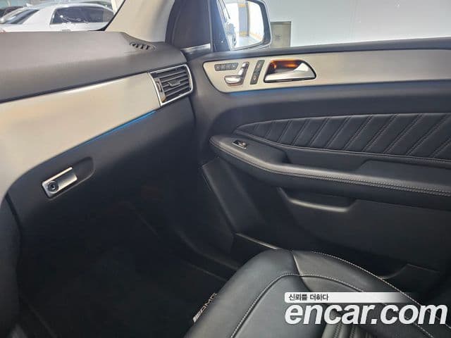 Mercedes-Benz GLE-Class 2018 — ფოტო 13/20