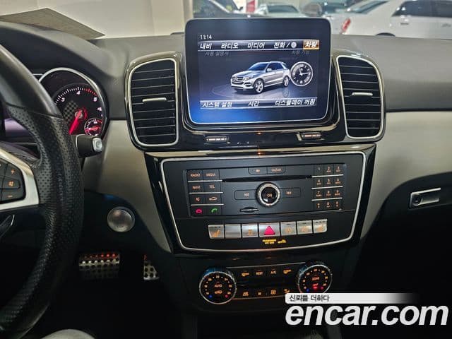 Mercedes-Benz GLE-Class 2018 — ფოტო 16/20
