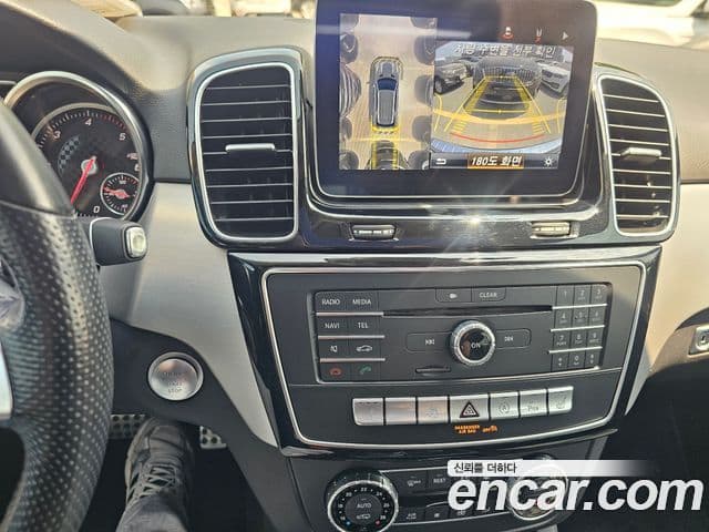 Mercedes-Benz GLE-Class 2018 — ფოტო 17/20