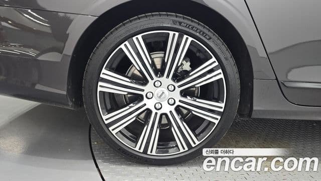 Volvo S90 2024 — Photo 14/32