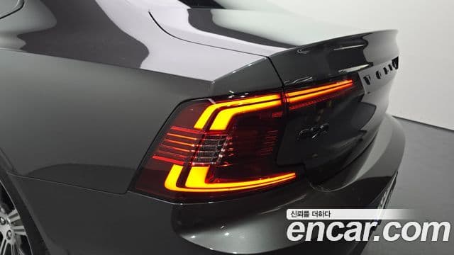 Volvo S90 2024 — Photo 26/32