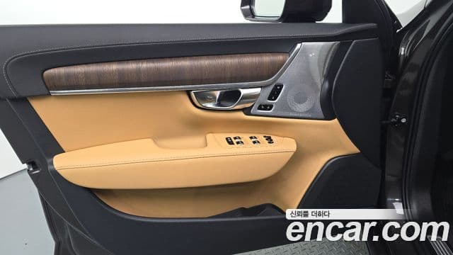Volvo S90 2024 — Photo 23/32
