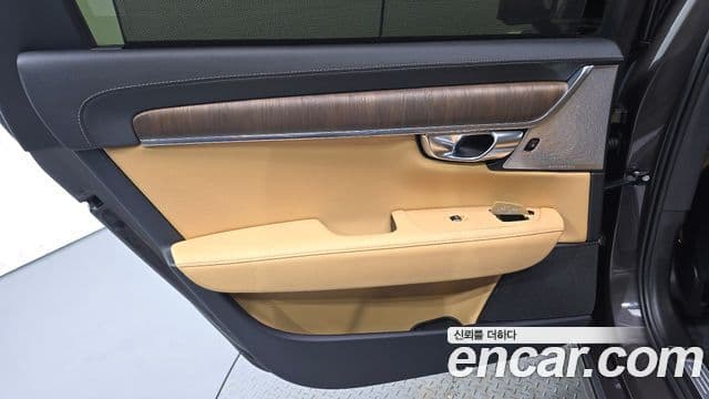 Volvo S90 2024 — Photo 16/32