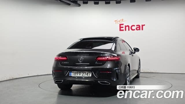 Mercedes-Benz E-Class 2023 — ფოტო 4/20
