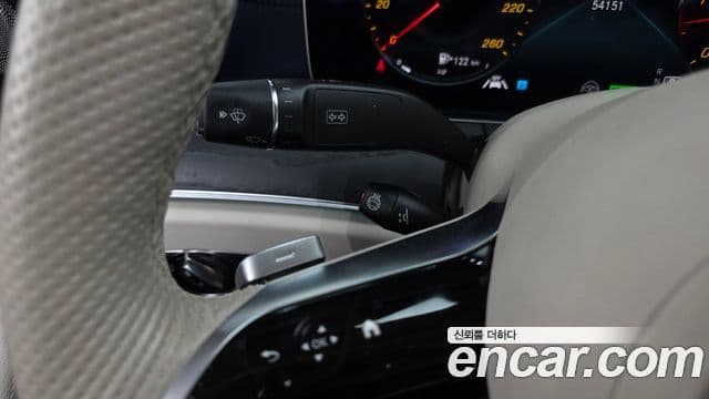 Mercedes-Benz E-Class 2023 — ფოტო 15/20