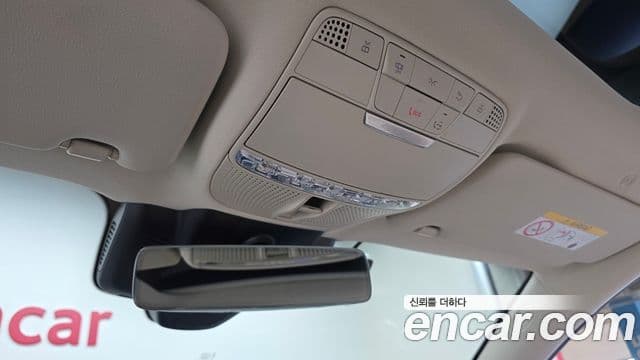 Mercedes-Benz E-Class 2023 — ფოტო 19/20