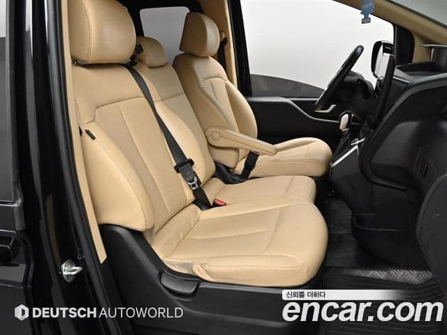 Hyundai Staria 2022 — ფოტო 8/20