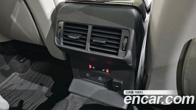 Land Rover Range Rover Velar 2024 — ფოტო 18/20