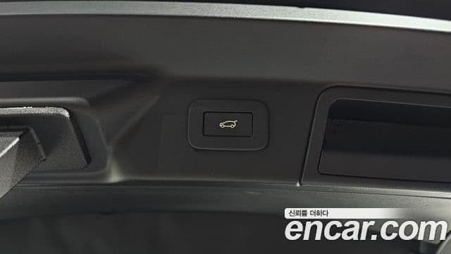 Land Rover Range Rover Velar 2024 — фото 20 из 20