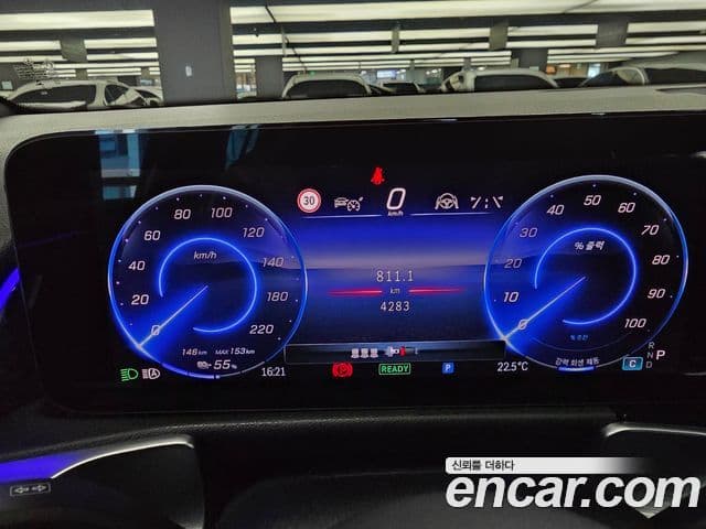 Mercedes-Benz EQB 2025 — ფოტო 13/15