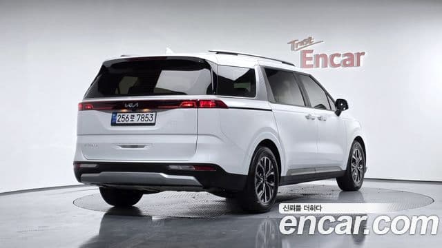 Kia Carnival 2023 — Фото 2/20