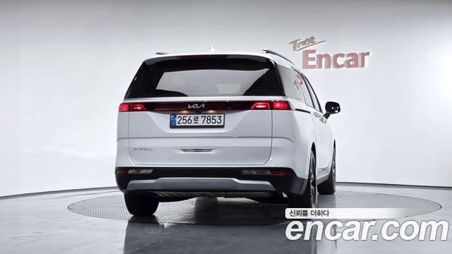 Kia Carnival 2023 — Фото 4/20