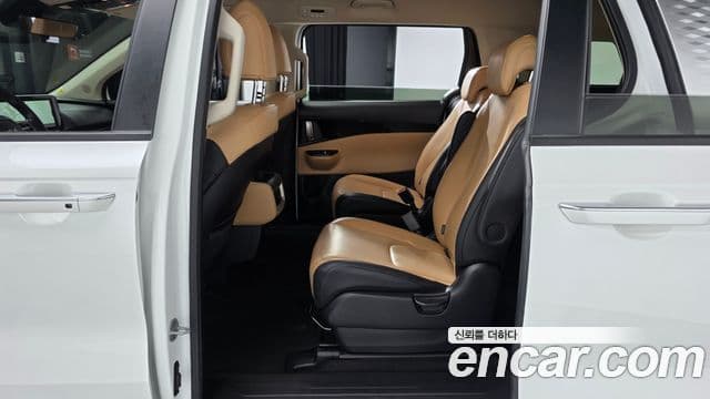 Kia Carnival 2023 — Фото 12/20