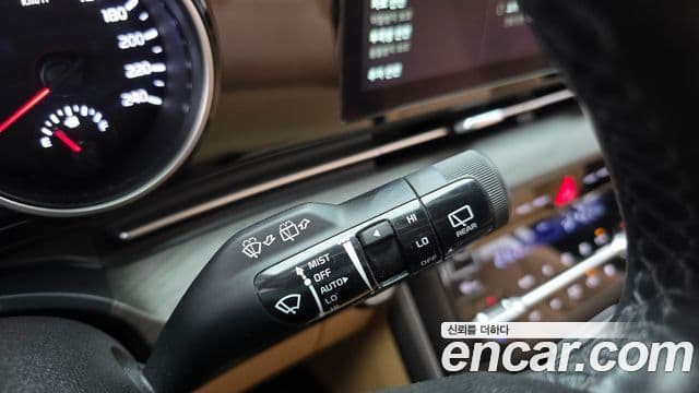 Kia Carnival 2023 — Фото 16/20