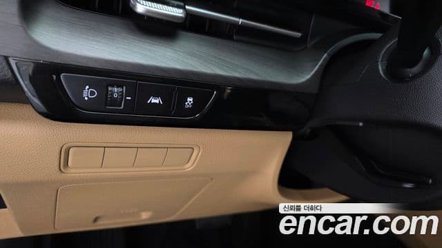 Kia Carnival 2023 — Фото 17/20