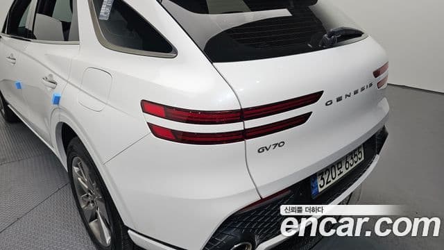 Genesis GV70 2021 — ფოტო 25/33