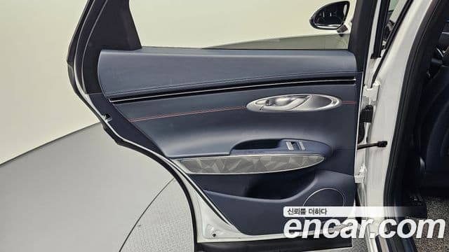 Genesis GV70 2021 — ფოტო 32/33