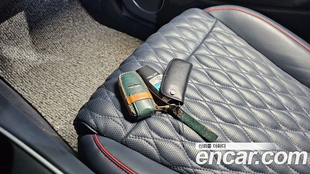 Genesis GV70 2021 — ფოტო 20/33
