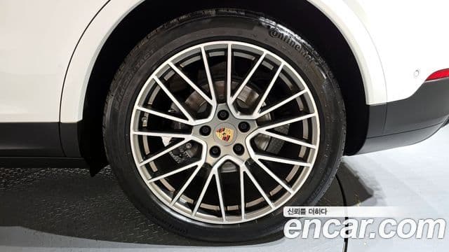 Porsche Cayenne 2022 — Photo 29/35