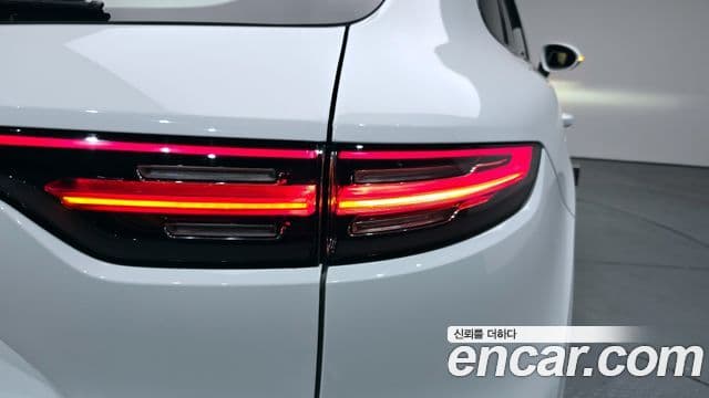 Porsche Cayenne 2022 — Photo 34/35