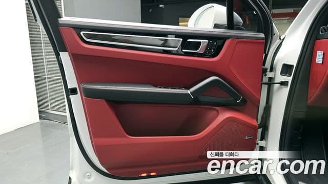 Porsche Cayenne 2022 — Photo 11/35