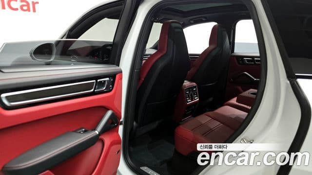 Porsche Cayenne 2022 — Photo 4/35