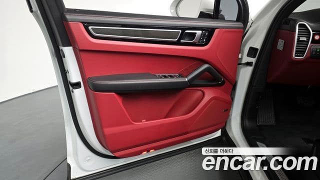 Porsche Cayenne 2022 — Photo 18/35