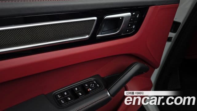 Porsche Cayenne 2022 — Photo 13/35
