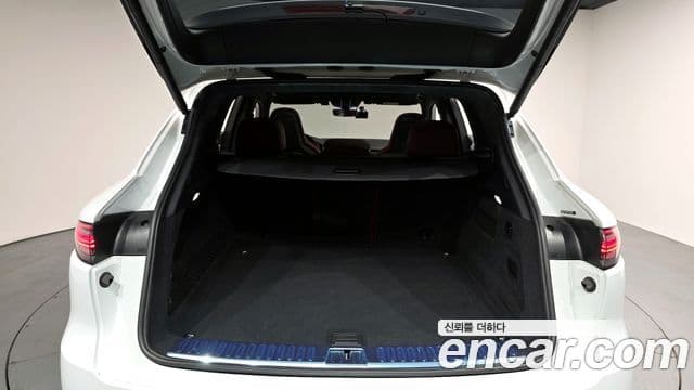 Porsche Cayenne 2022 — Photo 19/35