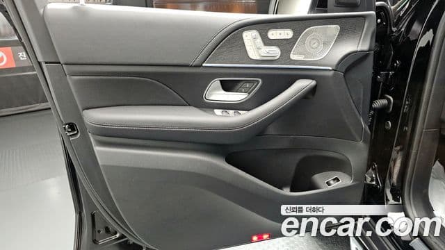 Mercedes-Benz GLS-Class 2025 — Photo 11/35