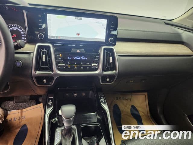 Kia Sorento 2023 — ფოტო 17/20