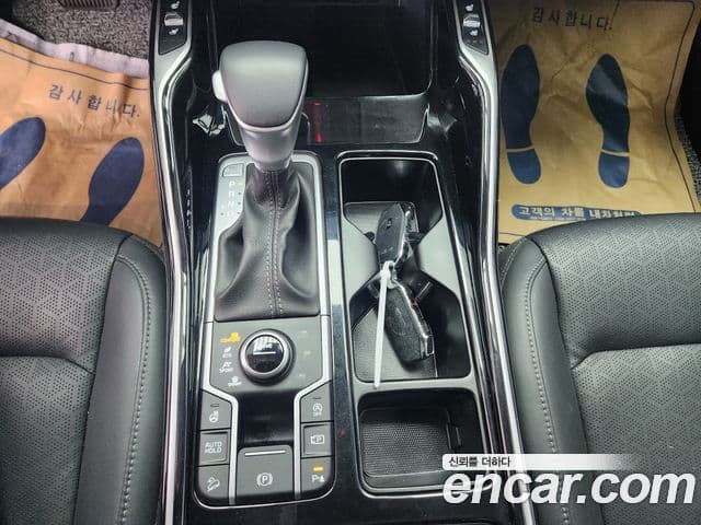 Kia Sorento 2023 — ფოტო 18/20
