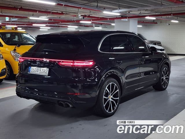 Porsche Cayenne 2021 — Photo 18/20