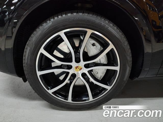 Porsche Cayenne 2021 — Photo 7/20